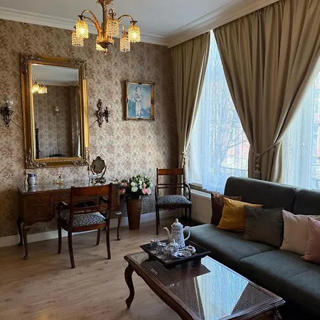 Luxurious Classical Dutch Styled In Centre Of - 3*