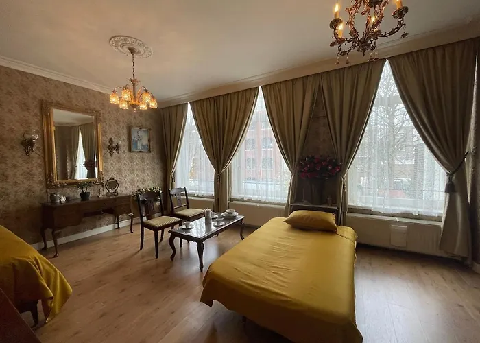 Luxurious Classical Dutch Styled In Centre Of - Отель типа 