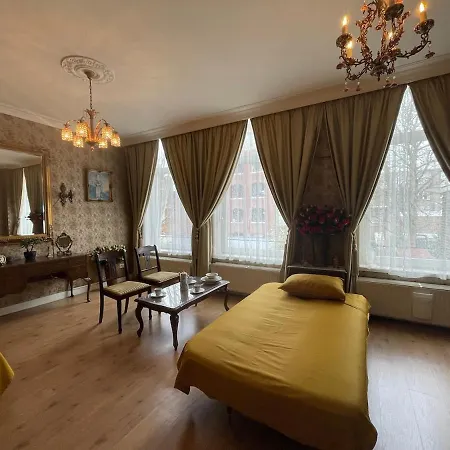 Luxurious Classical Dutch Styled In Centre Of - Bed & Breakfast