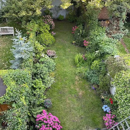 Luxurious Classical Dutch Styled In Centre Of -