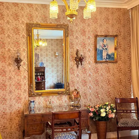 Luxurious Classical Dutch Styled In Centre Of - Отель типа 