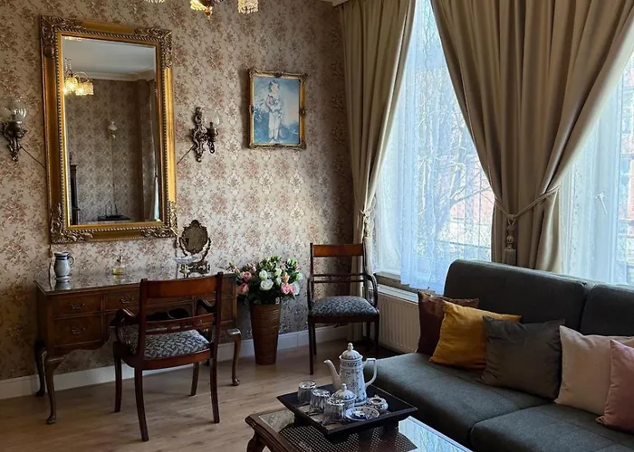 Luxurious Classical Dutch Styled In Centre Of - 3*