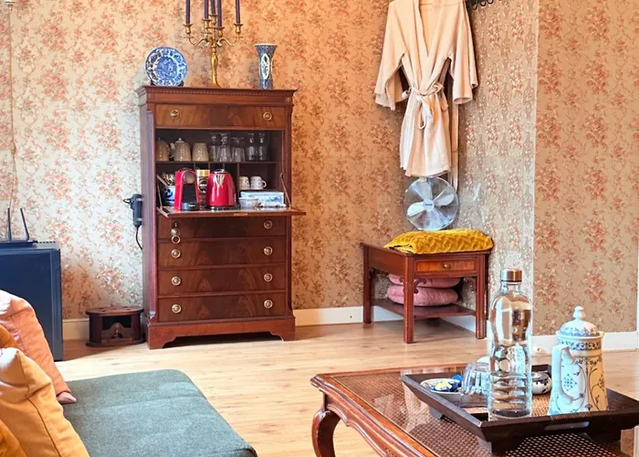 Luxurious Classical Dutch Styled In Centre Of - 3*